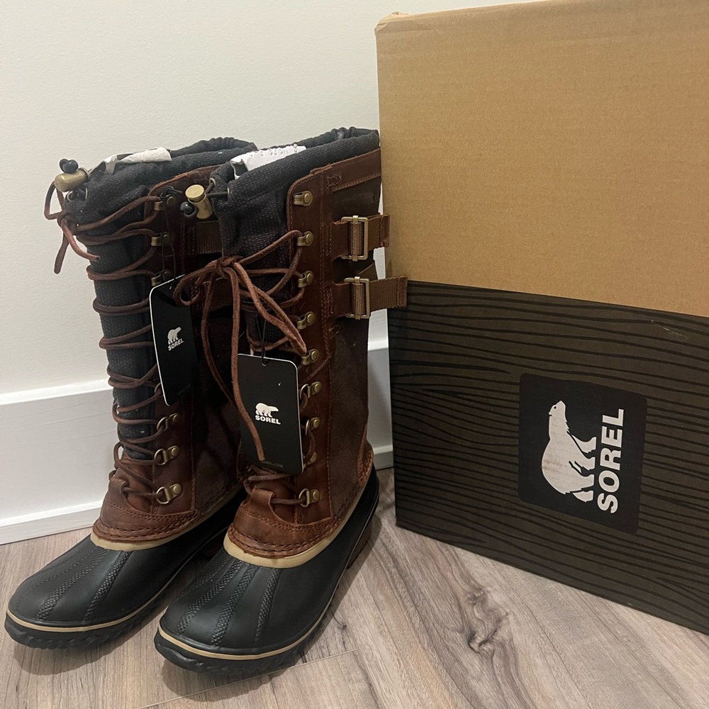 Sorel Conquest Carly II Tan and Black Boots BRAND NEW